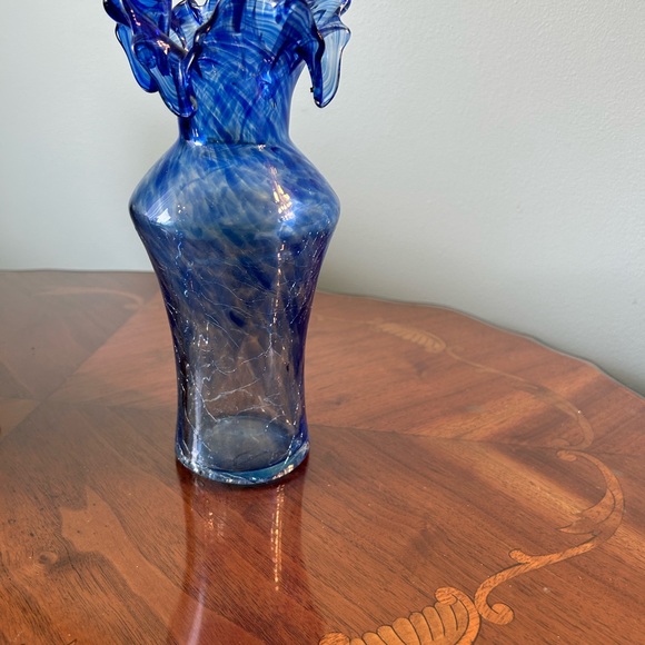 Cobalt blue art glass ruffle edge, crackle vase, USA, fourth July, patriotic - Picture 6 of 9